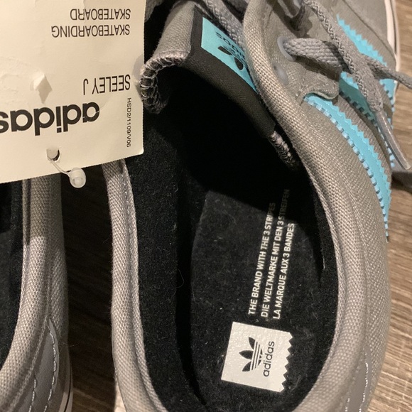 Adidas size Big Kid 5 Seeley J shoes NWT - Picture 9 of 9